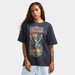 Nike Oversized Graphic Tee